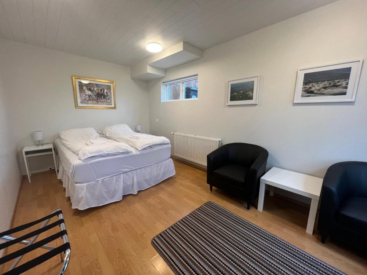 Glaesibaer 2 Guesthouse And Horsefarm Akureyri Extérieur photo