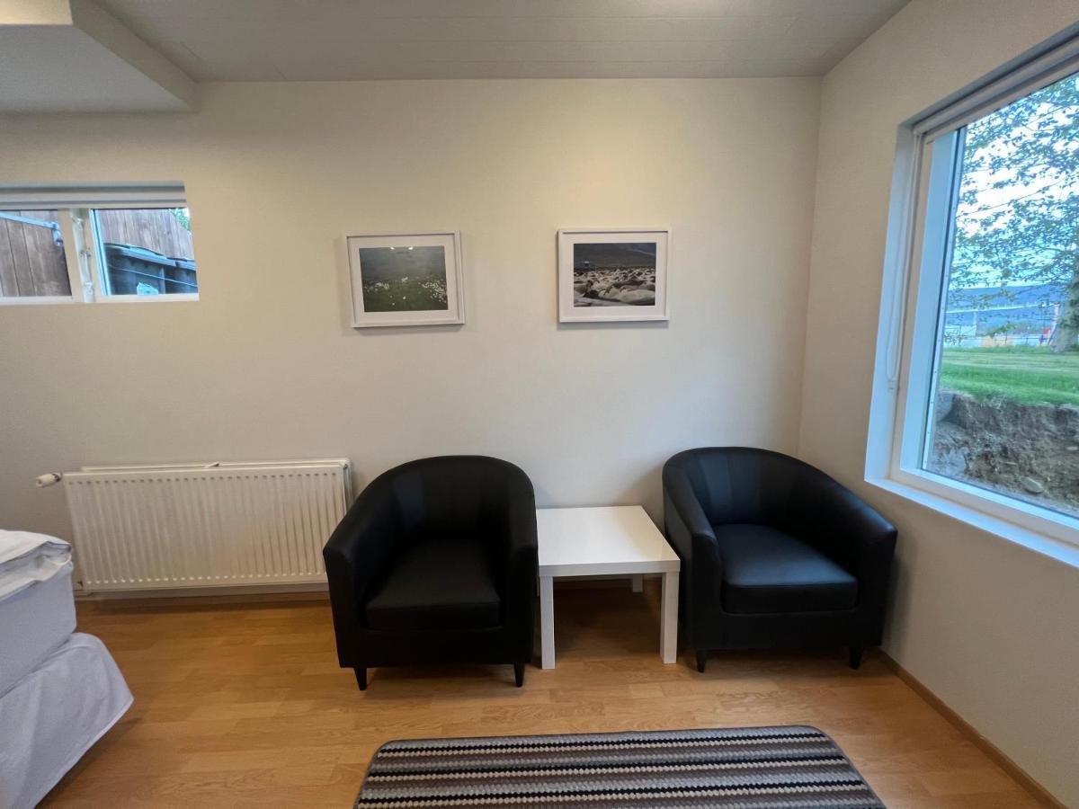 Glaesibaer 2 Guesthouse And Horsefarm Akureyri Extérieur photo