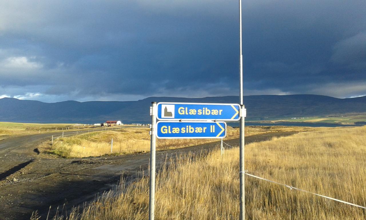 Glaesibaer 2 Guesthouse And Horsefarm Akureyri Extérieur photo