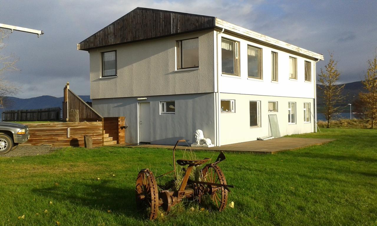 Glaesibaer 2 Guesthouse And Horsefarm Akureyri Extérieur photo