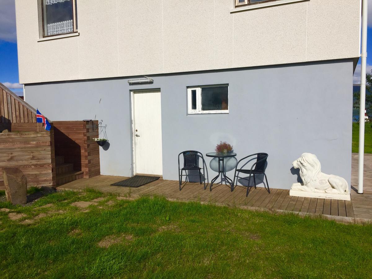 Glaesibaer 2 Guesthouse And Horsefarm Akureyri Extérieur photo